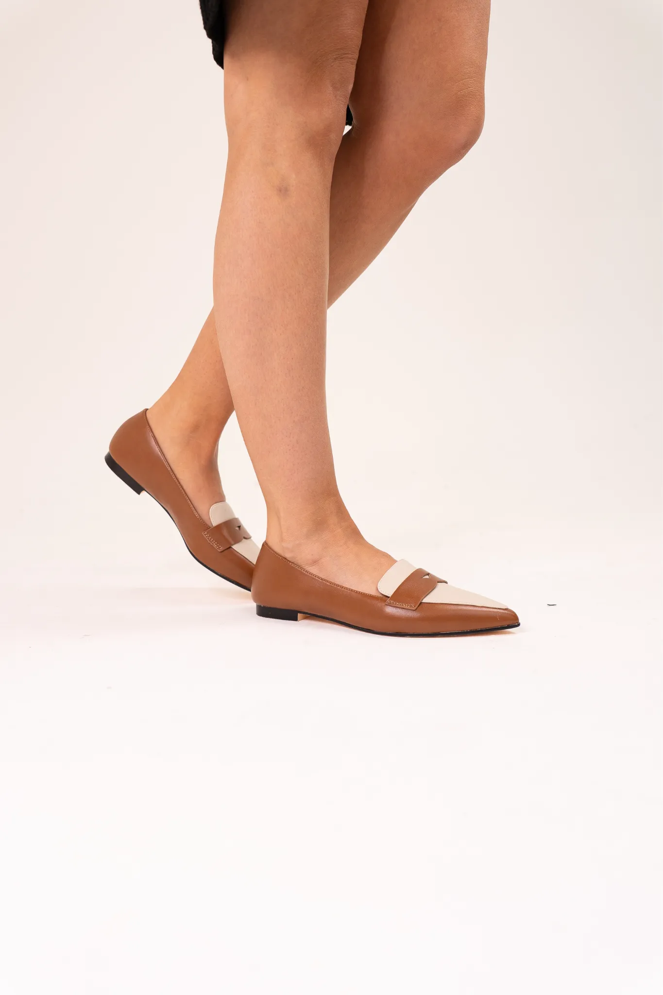 Lauren Contrast Flats In Camel Mix