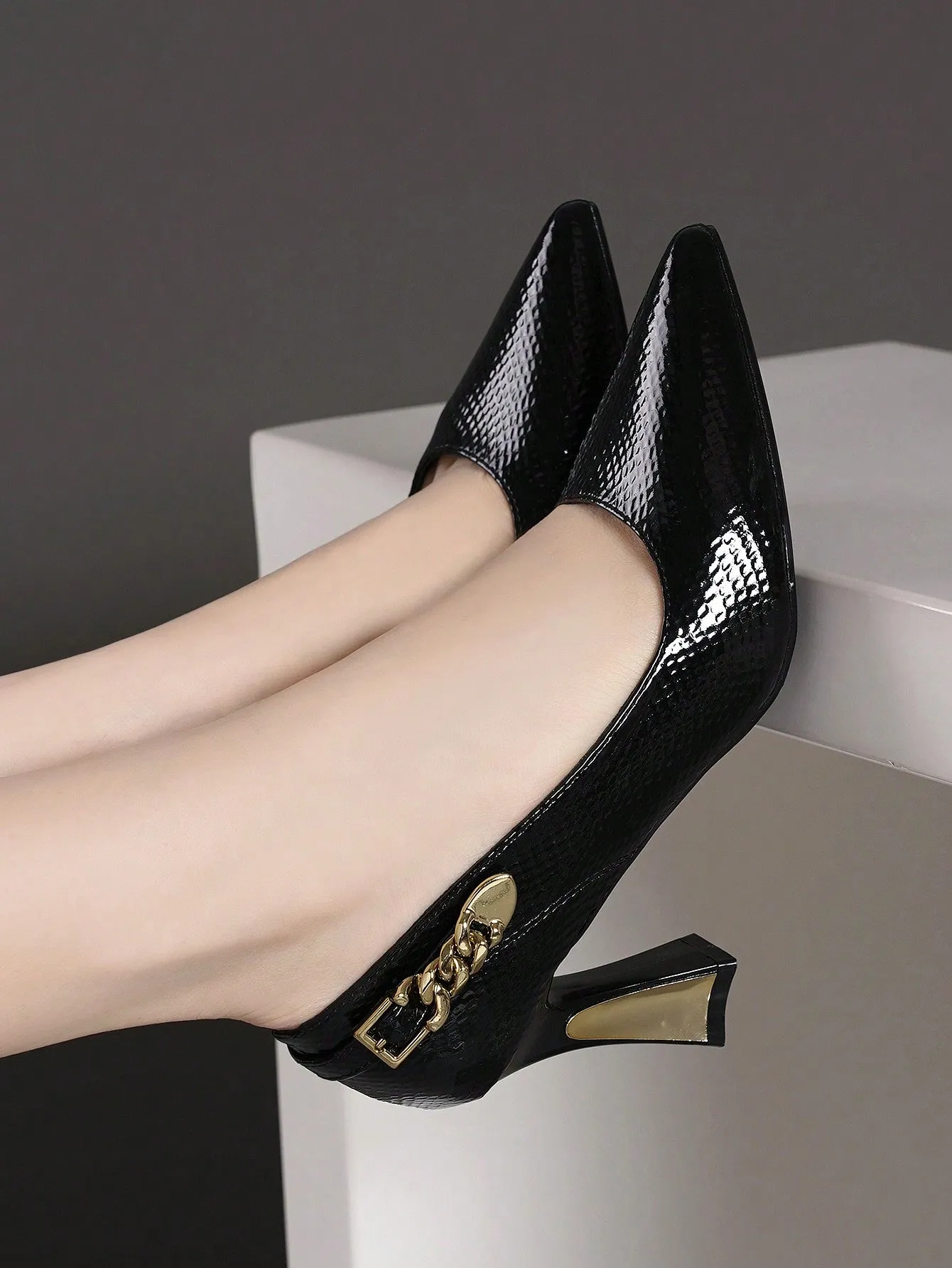 Women Chain Decor Point Toe Pyramid Heeled Pumps, Elegant Black Court Pumps